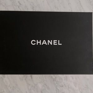CHANEL Box
